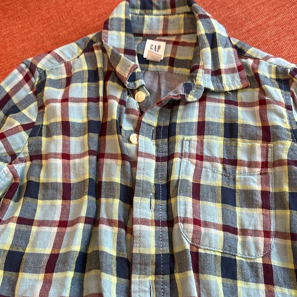 Gap flannel kids sz S (6-7y sleeve button down plaid blue red EUC.  So soft!